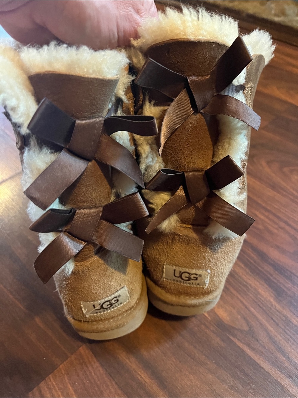 Bailey Bow Uggs - Picture 2 of 5